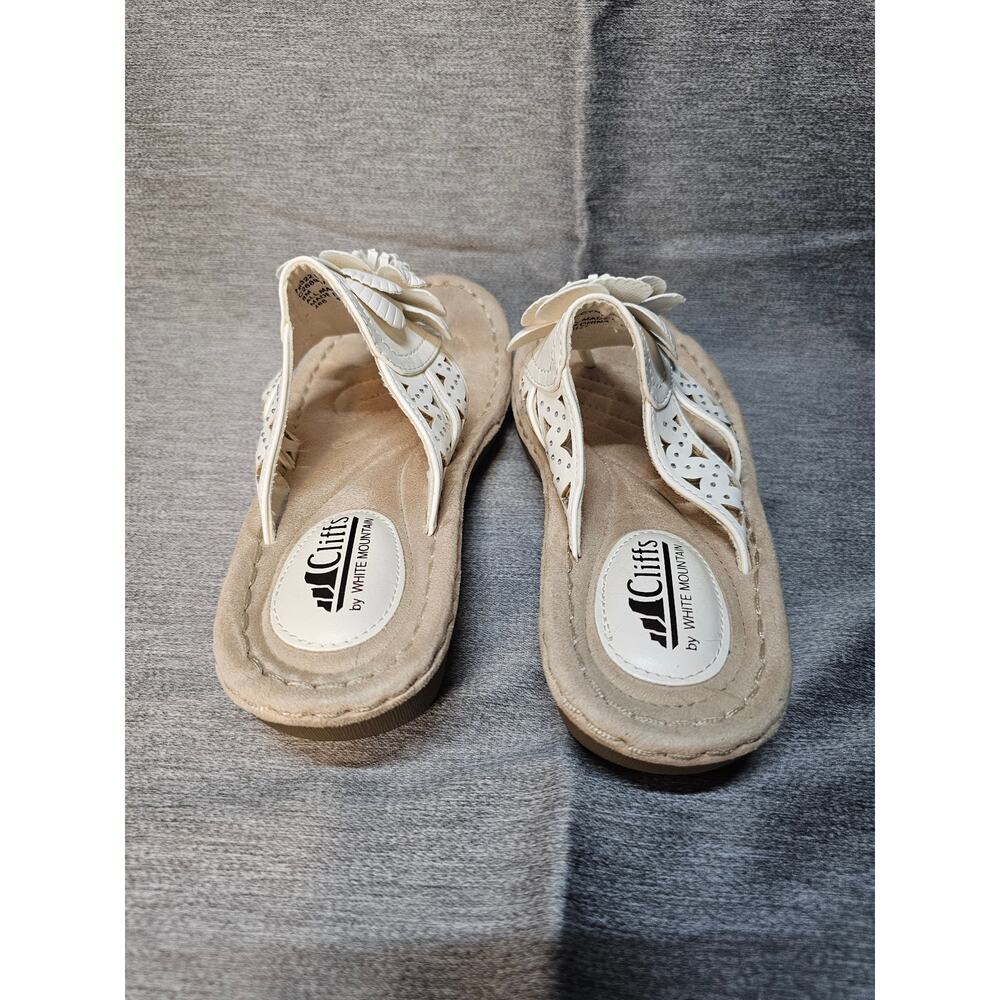 Cliffs by White Mountain Sz 8M Cynthia Faux Leather Thong Sandals White Comfort - Picture 4 of 8